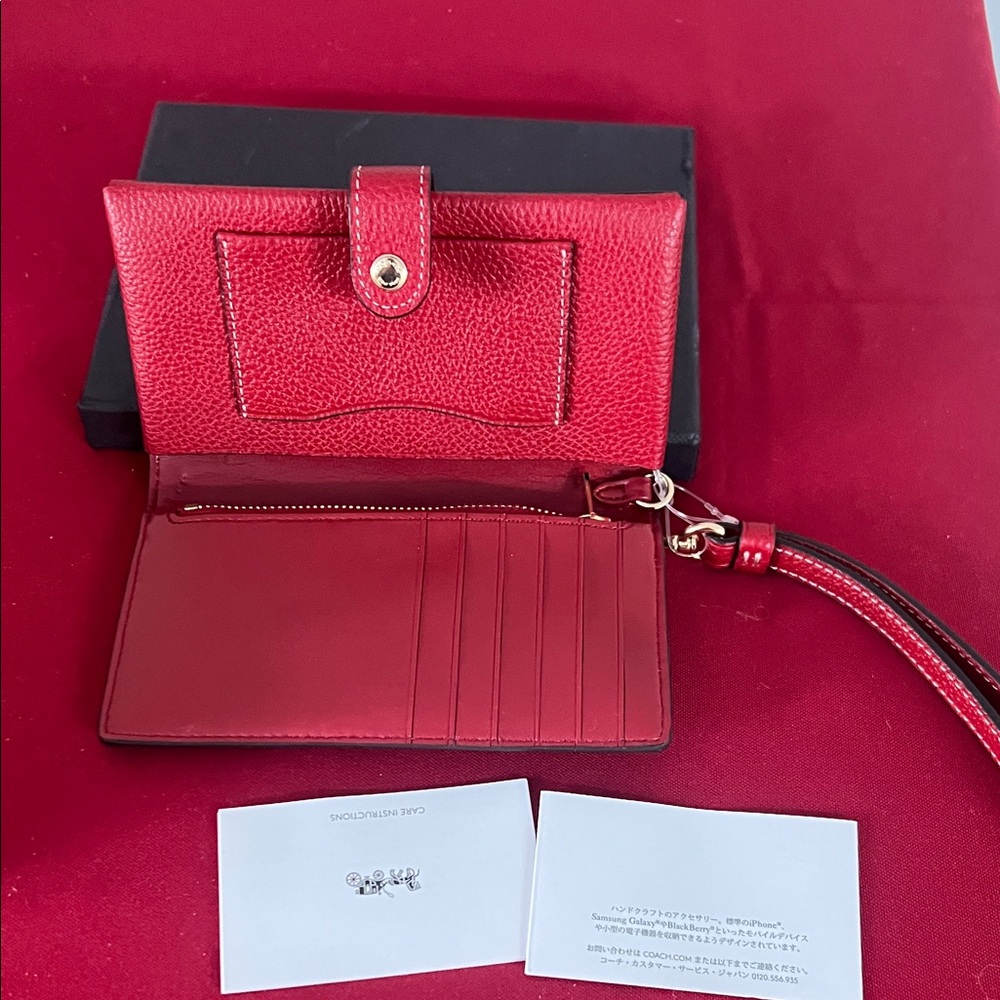 Coach pebbled Red Wristlet leather phone clutch with Box - Picture 3 of 9
